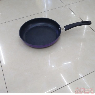 厂家直销10元店新款26CM双色煎锅 韩国不粘锅平底锅的多功能魅力